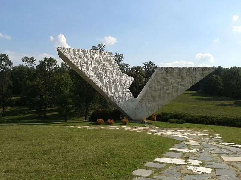 Spomenik streljanim đacima i profesorima u Šumaricama, Kragujevac